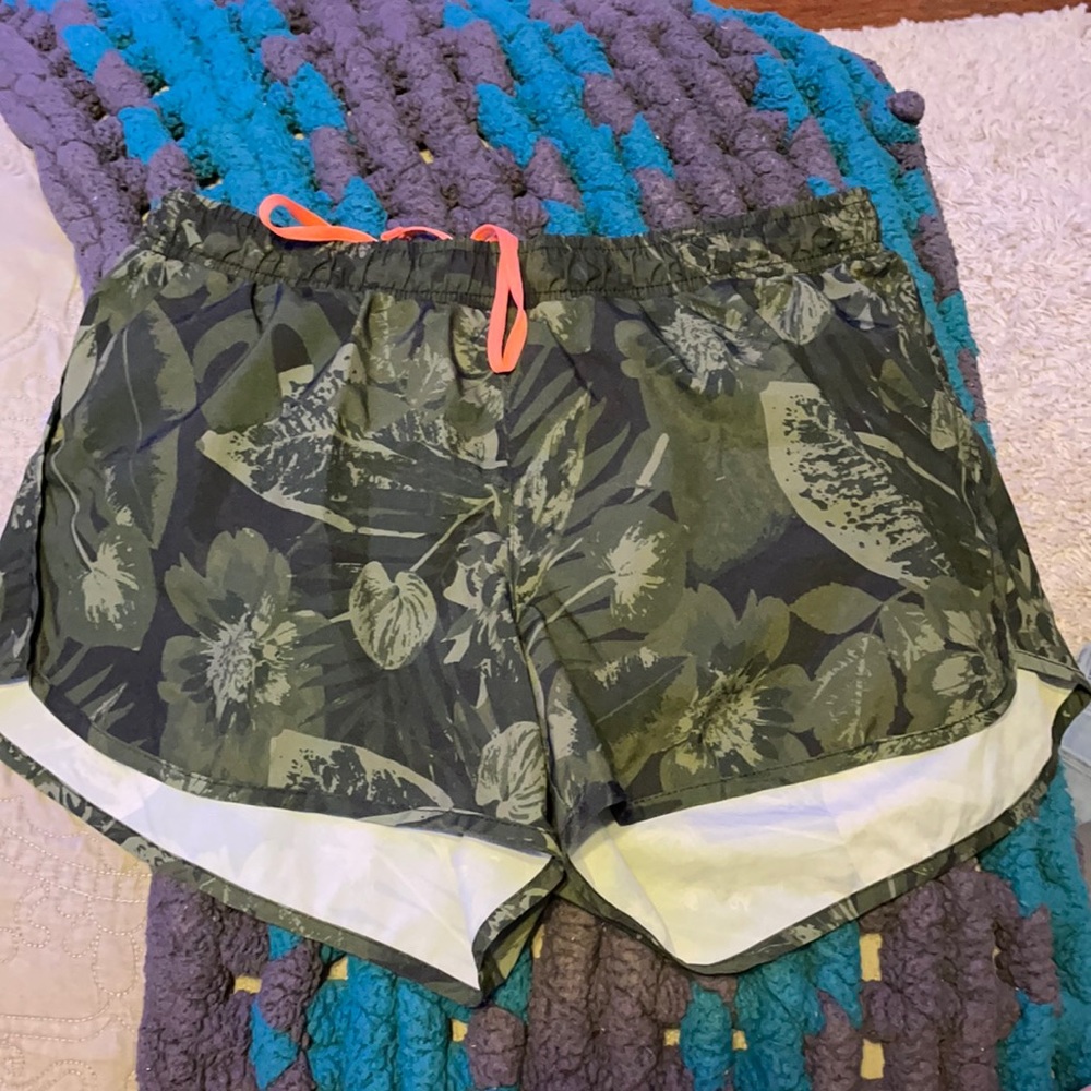 Old Navy Camo Athletic Shorts Size M